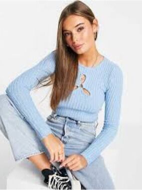 ASOS DESIGN knitted top with cut out floral detail in blue. Size 6
